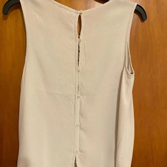 Forever 21 Shell Sleeveless Top with a Large Crochet Appliqué, Size SP - Picture 5 of 5